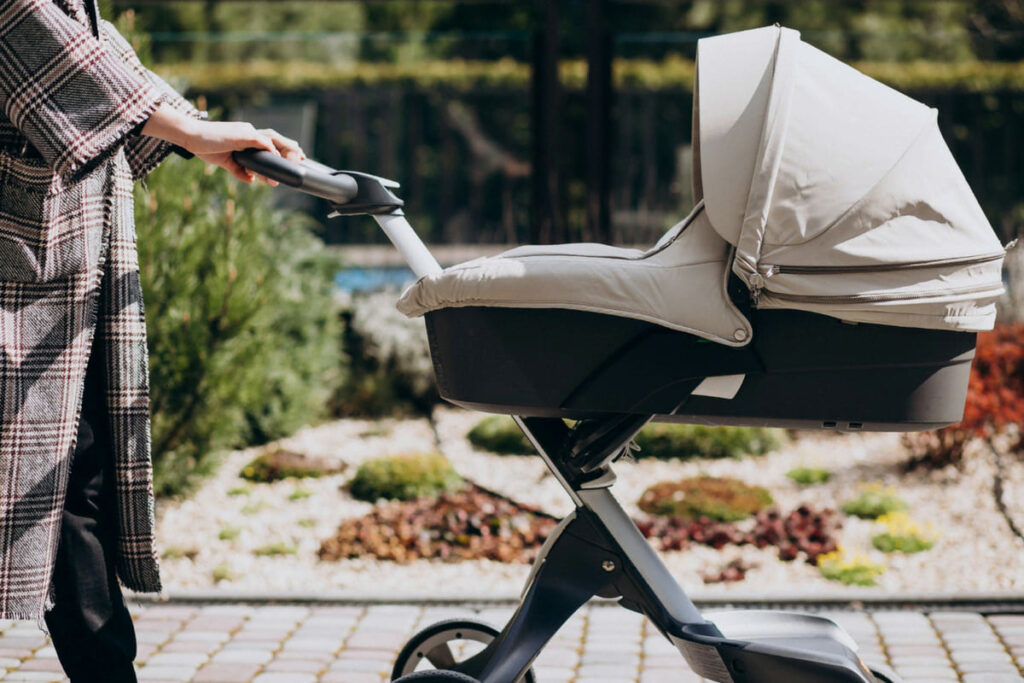 Carrinho de passeio dobrável: a melhor opção para viagens