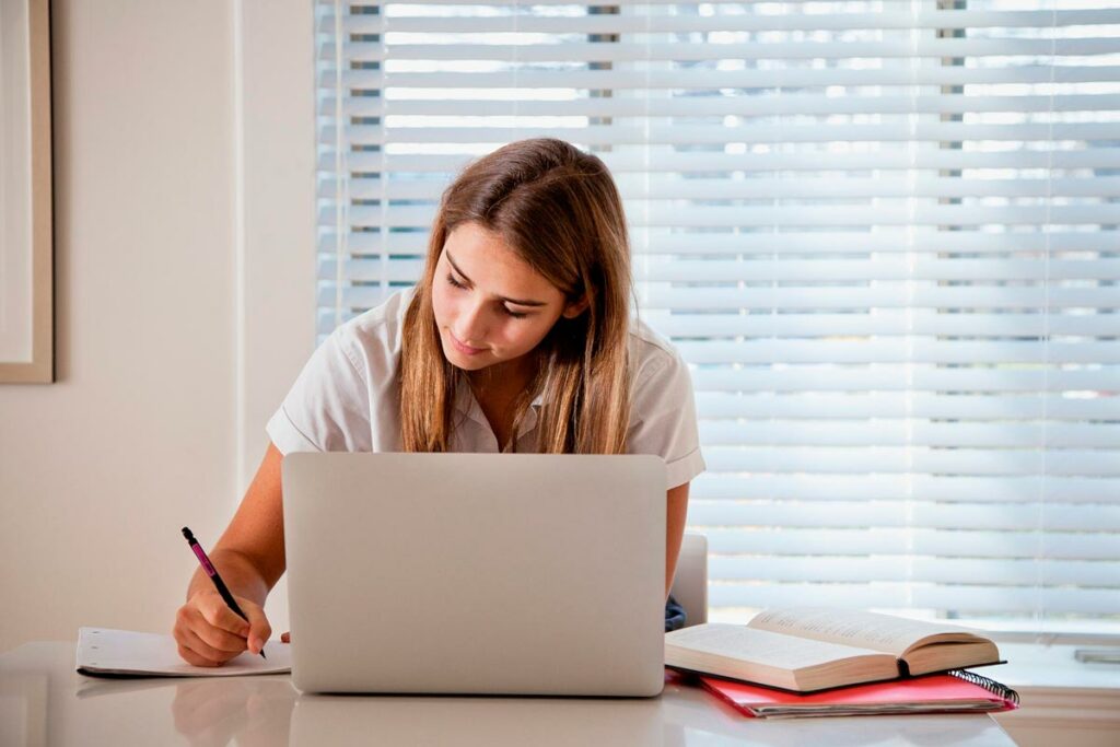 Tradutor português-francês para fins de estudo