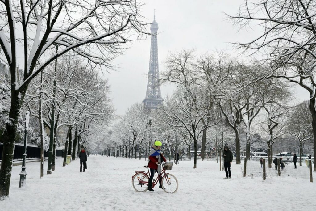 A influência do clima em Paris no turismo